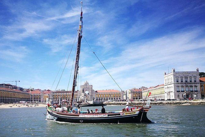 Lisbon Traditional Boats - Express Cruise - 45min - Landmarks and Scenic Views