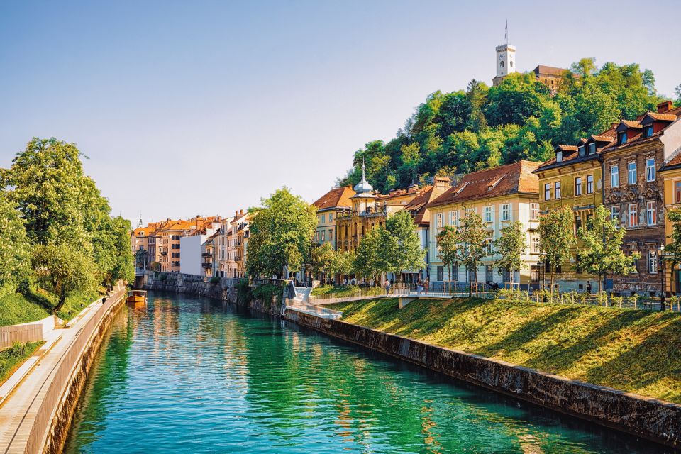Ljubljana:Highlights Self-Guided Scavenger Hunt & Tour - Engaging Smartphone Game Experience