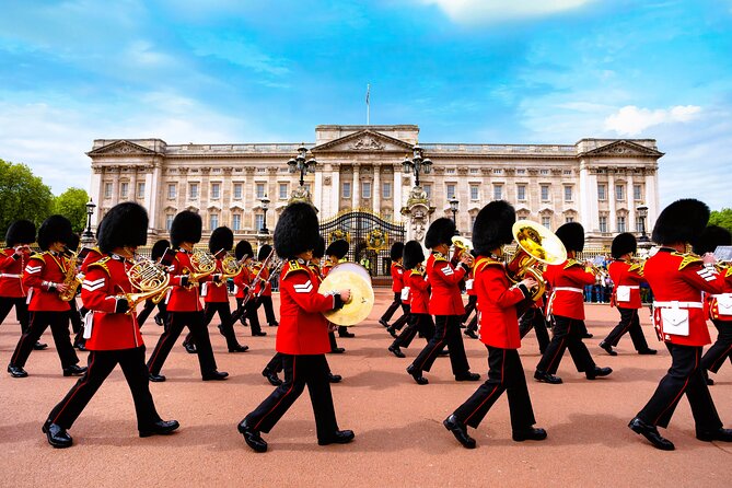 London: Westminster Abbey & Changing of the Guard Guided Tour - Guide Expertise and Role