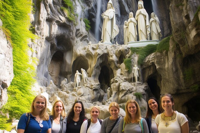 Lourdes, Guided Walking Tour in the Sanctuary - Activity Duration and Group Size