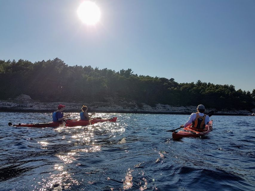 Lumbarda: Sunset Kayak Tour - Experience Inclusions