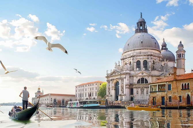 Magical Gondola Journey: Explore Venices Grand Canal in Style! - Safety Measures