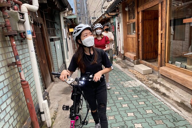 Market Food Tour & Evening E-bike Ride in Seoul - Customer Assistance