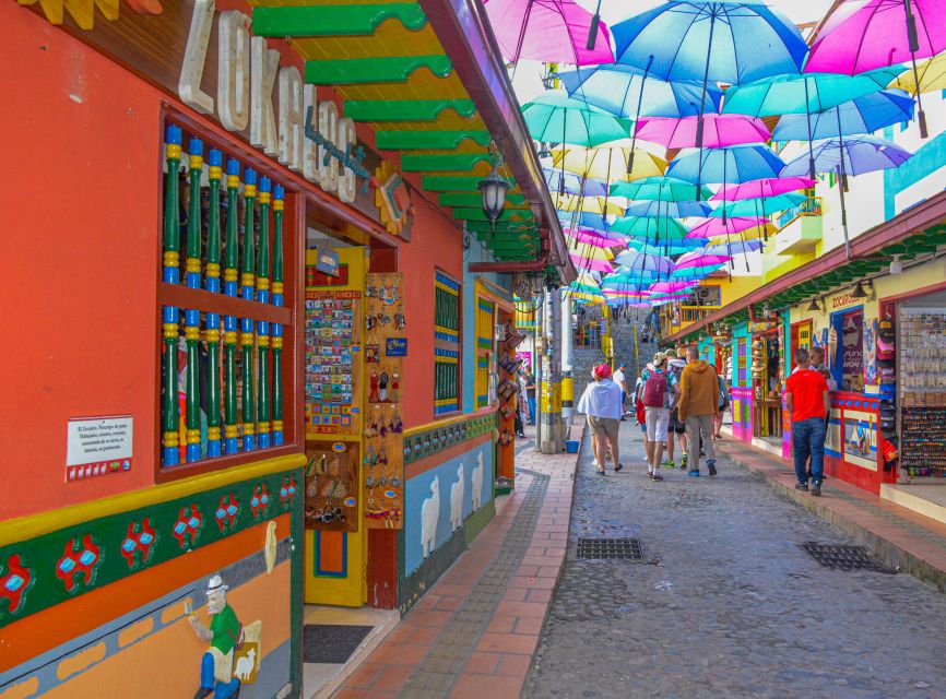 Medellin: Guatapé Tour, Lunch, Cruise, & Piedra Del Peñol - Booking and Meeting Information