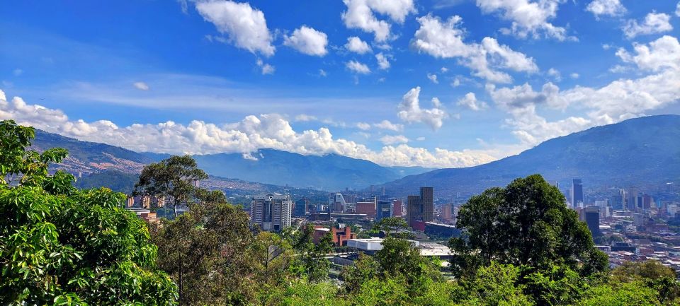 Medellín: Private City Tour With Metrocable and Comuna 13 - Review of the Experience