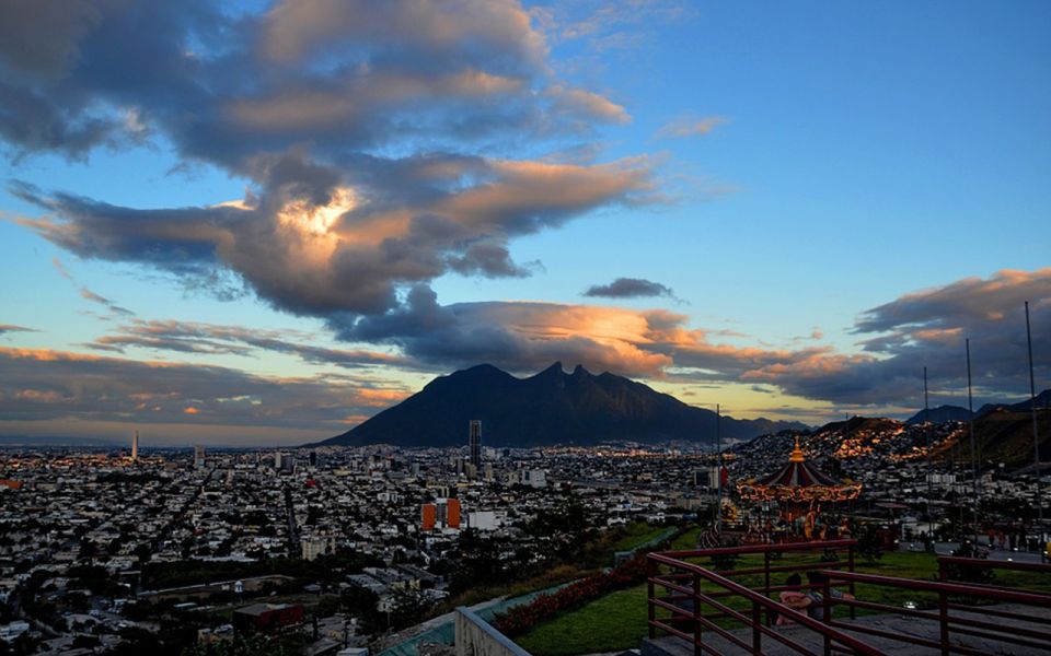 Monterrey: Magic Christmas Private Walking Tour - Highlights