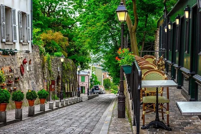 Montmartre Walking Tour - Explore Charming Cafes and Shops