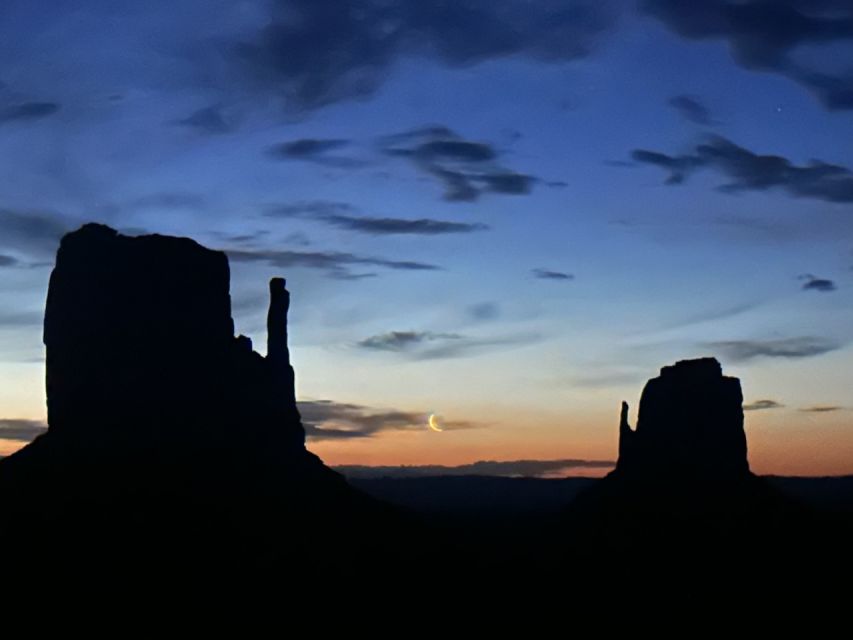 Monument Valley: 3-Hour Sunrise Tour With Navajo Guide - Meeting Point and Tour Stops