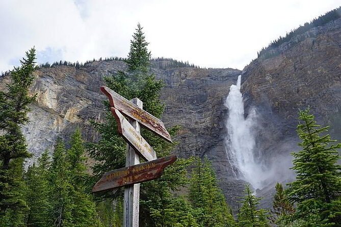 Moraine Lake and Takakkaw Falls From Banff / Canmore - Scenic Drive From Banff