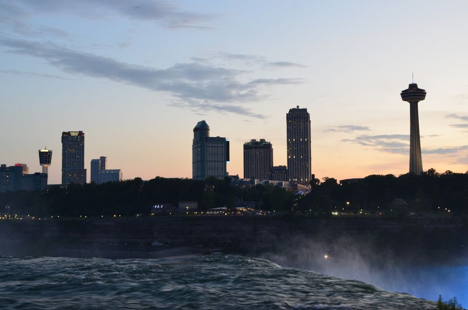 Niagara Falls, USA: Night Illumination Walking Tour - Review Summary