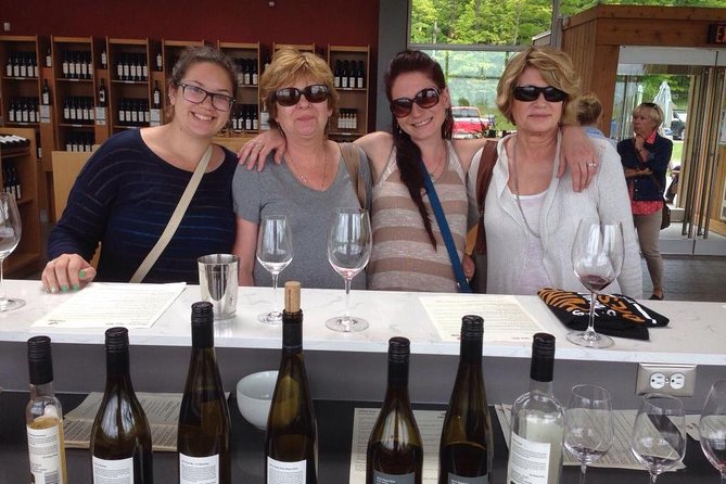 Niagara-On-The-Lake Small Group Wine Tour With Picnic Lunch - Meet Your Knowledgeable Tour Guides