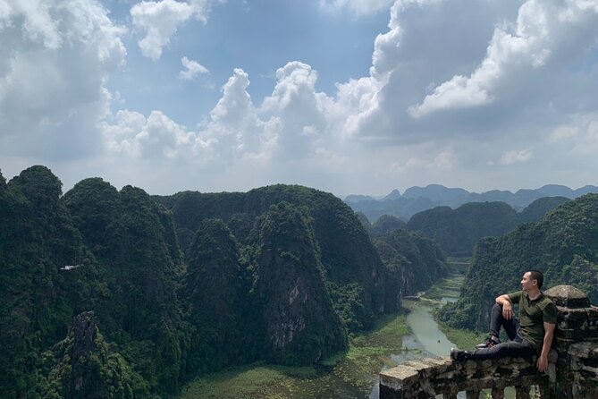 Ninh Binh Group Tour of 11 From Hanoi via Mua Cave Tam Coc Hoa Lu - Mua Cave Exploration