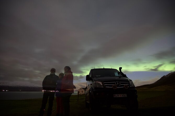 Northern Lights Classic Tour From Akureyri - Guides Expertise and Assistance