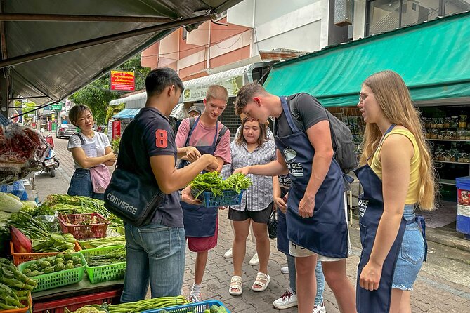 Northern Thai Cuisine Cooking Class in Chiangmai and Market Place - Local Ingredients Showcase