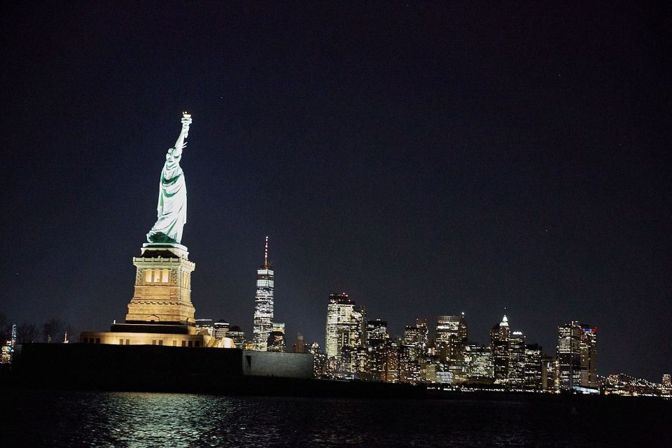 NYC: City Lights Yacht Cruise With Drink Included - Logistics and Reviews