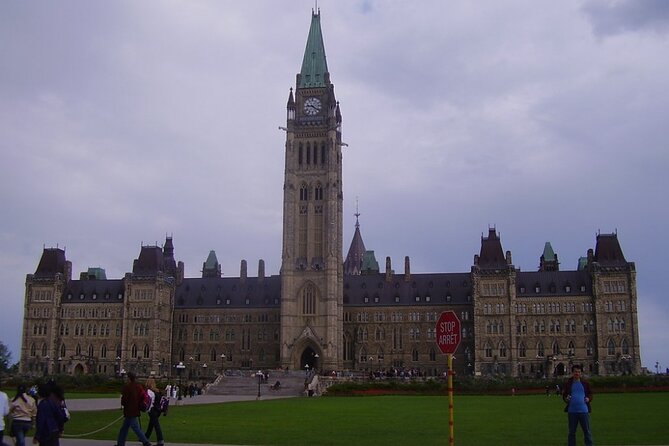 Ottawa Scavenger Hunt: Ottawa's Iconic Sights - Meeting Point and Logistics