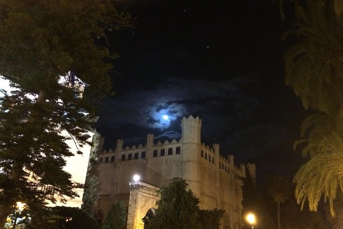 Palma Night Walking Tour - Historical Commentary in Old City