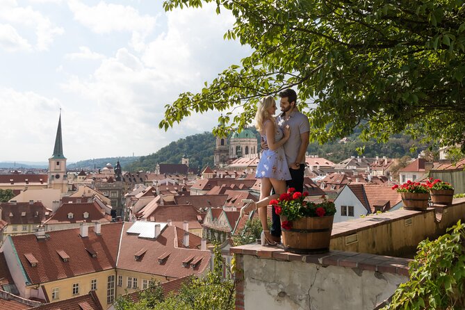 Photo Shoot for Couple in Prague - Reviewing and Sharing the Photos