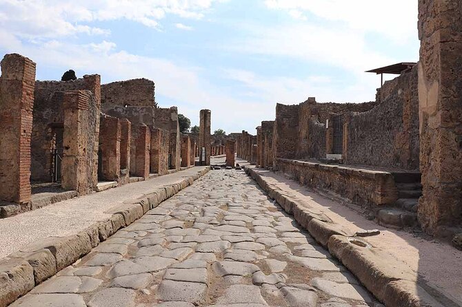 Pompeii Tour With Lunch and Wine Tasting From Positano - Lunch Experience