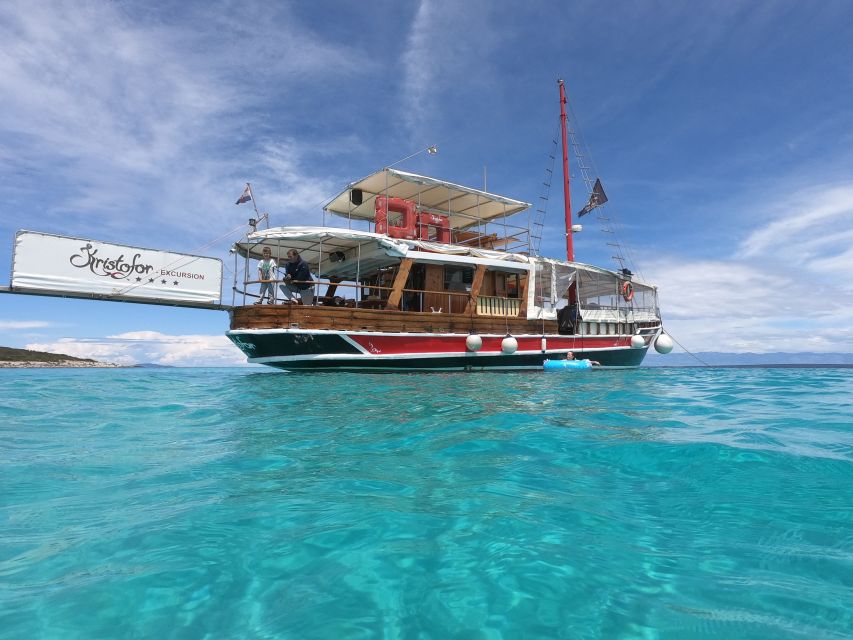 Poreč: Evening Boat Trip to Discover Dolphins - Full Description