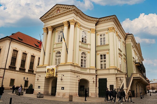 Prague Essential Tour Old Town and Jewish Quarter - Entertainment Schedule