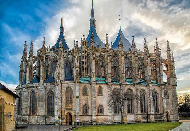 Prague to UNESCO Kutna Hora and Ossuary Guided Tour With Transfer - Tour Experience