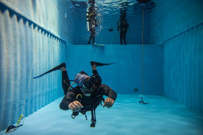 Premium Scuba Experience in Regions Largest Dive Tank - Dubai - Safety Measures and Equipment