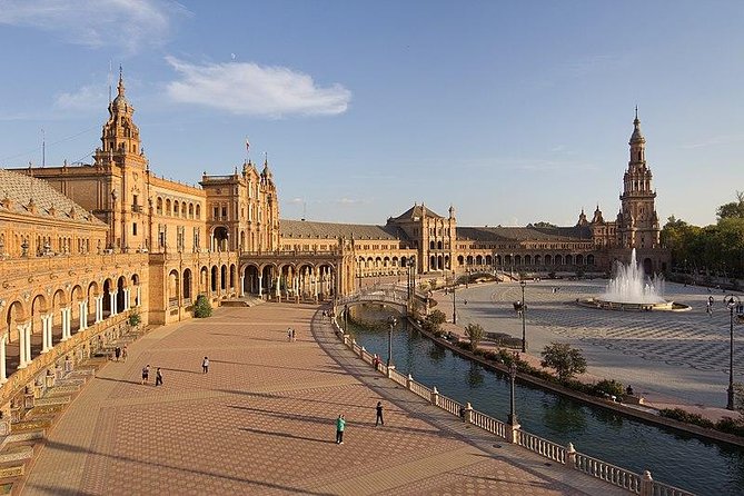 Private 4-Hour Walking Tour of Sevilla With Official Tour Guide - Pricing and Booking Information