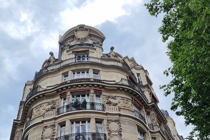 Private and Secret Tour of the 7th Arrondissement of Paris - Uncovering Local Art and Culture