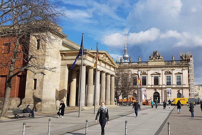 Private City Tour Berlin: Sightseeing Highlights & History - Reichstag Building