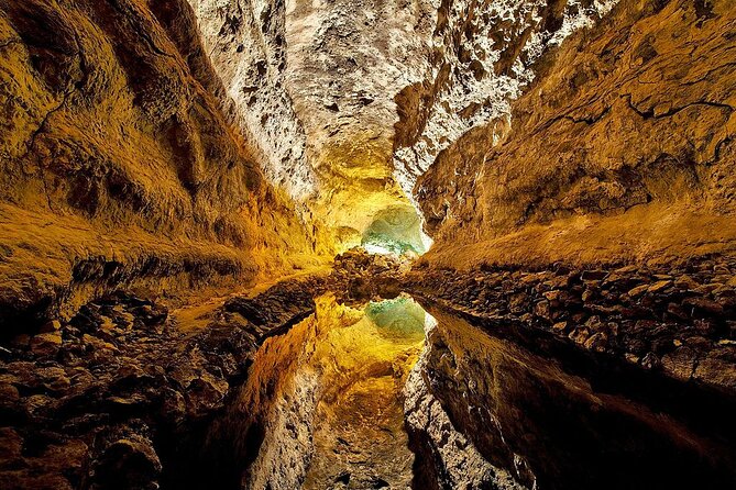 Private Luxury Tour of Jameos Del Agua and Cueva De Los Verdes in Lanzarote - Tour Directions and Location