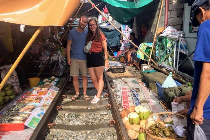 Private Tour: Amphawa Floating Market & Maeklong Railway Market - Traveler Reviews