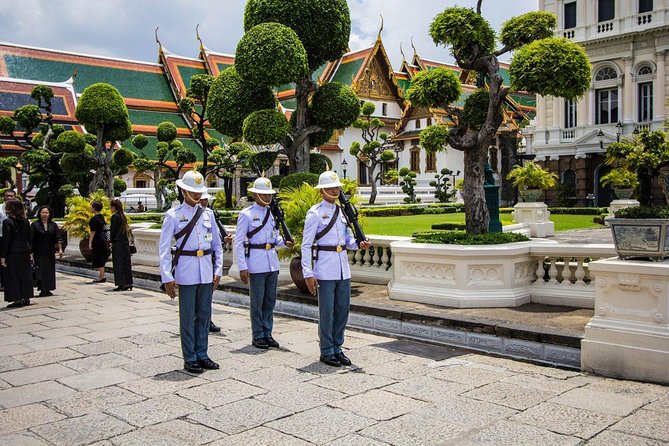 Private Tour : Grand Palace and Emerald Buddha Temple - Experience Details