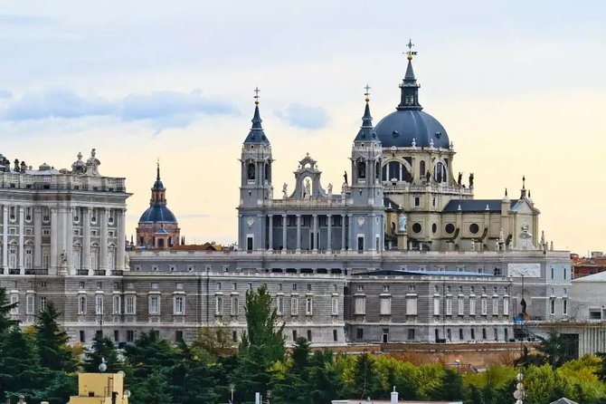 Private Tour of the Royal Palace of Madrid - Meeting Point and Logistics