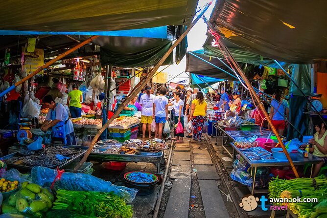 Private Tour to Railway Market and Damnoen Saduak Floating Market - Reviews