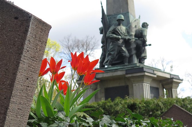 Private Walking Tour of Soviet Potsdam Through Red Potsdam - Booking Information and Policies