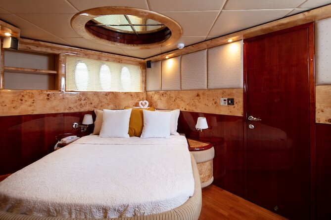 Private Yacht Dubai: Rent 61 Ft Luxury Yacht up to 30 People - Group Size and Booking Process