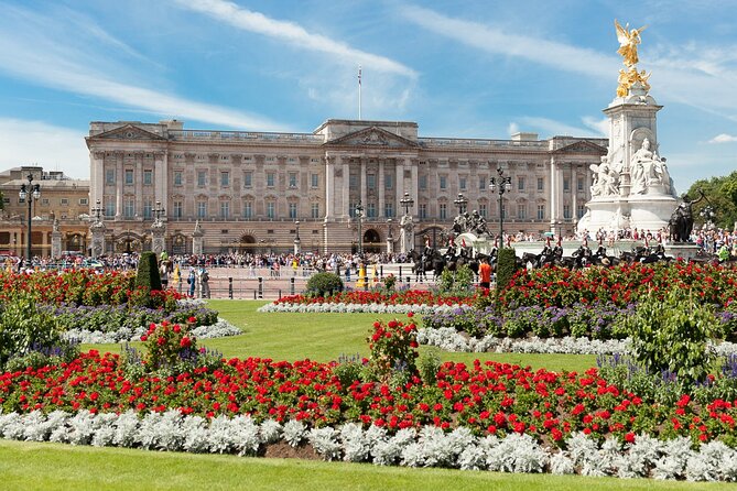 Queen Elizabeth II: Royal Life Walking Tour - Famous Royal Landmarks Explored