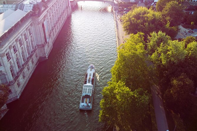 Romantic Moonlight Trip by Ship Through Berlin - Onboard Romantic Dinner