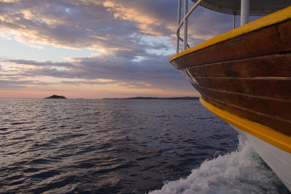 Rovinj: Sunset Boat Trip With Dolphin Watching - Full Experience Description