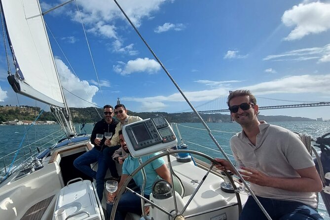 Sailing Group Tour on the Tagus River - Group Size