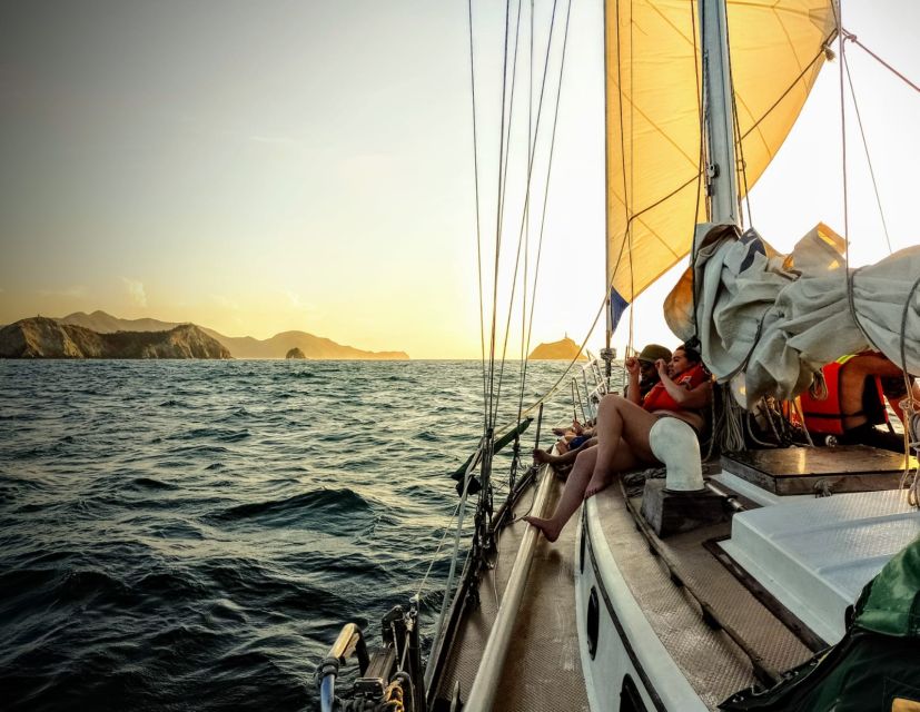 Santa Marta Bay: Sunnset on a Sail Boat - Logistics and Meeting Point