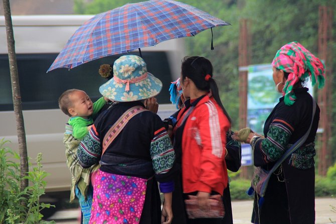Sapa Villages Trekking and Homestay 2 Days/ 1 Night Package Tour: Best Selling - Guide and Group Size
