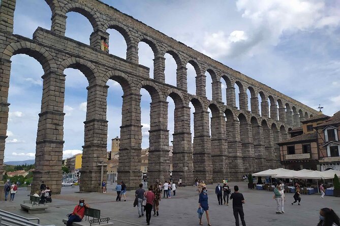 Segovia From the Aqueduct to the Alcazar: a Self-Guided Audio Tour - Navigating Segovia