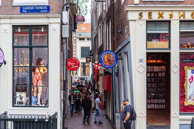 Self-Guided Red Light District Amsterdam Photography Tour - Group and Device Information