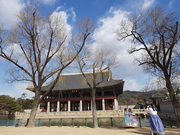 Seoul: Royal Palace Morning Tour Including Cheongwadae - Booking and Cancellation Policy