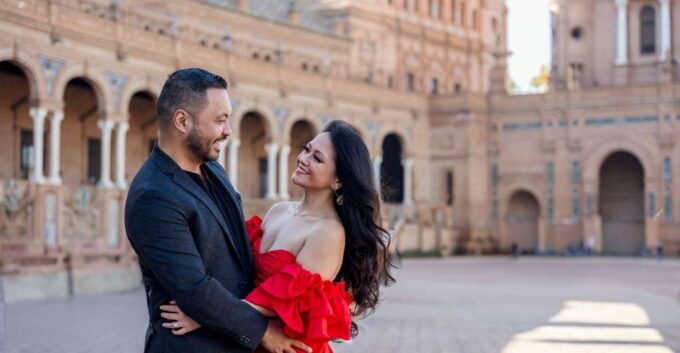 Seville: Romantic Photoshoot for Couples - Photography Experience