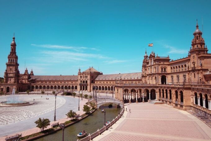 Seville: Unlimited 4G Internet in Spain With Pocket Wifi - Device Usage Tips in Spain