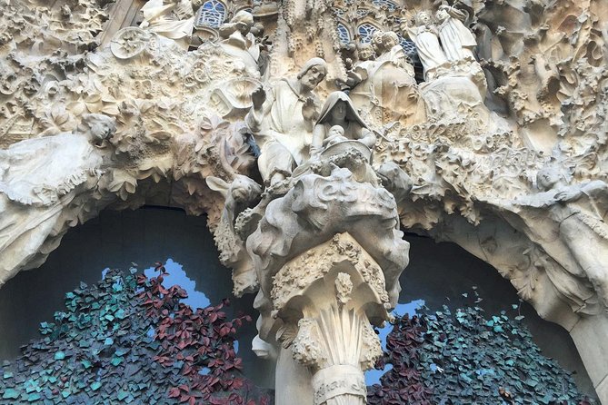 Skip The Line Sagrada Familia Small Group Tour - Benefits of Booking This Tour