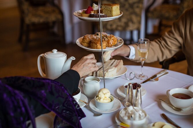 Small-Group Palaces Tour & High Tea at Kensington Palace  - London - Tour Highlights